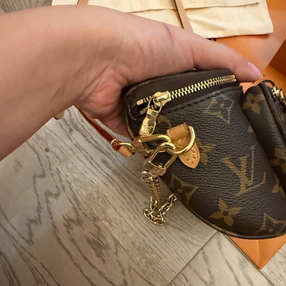 Louis Vuitton Mini Bumbag EXCELLENT condition - Picture 4 of 9